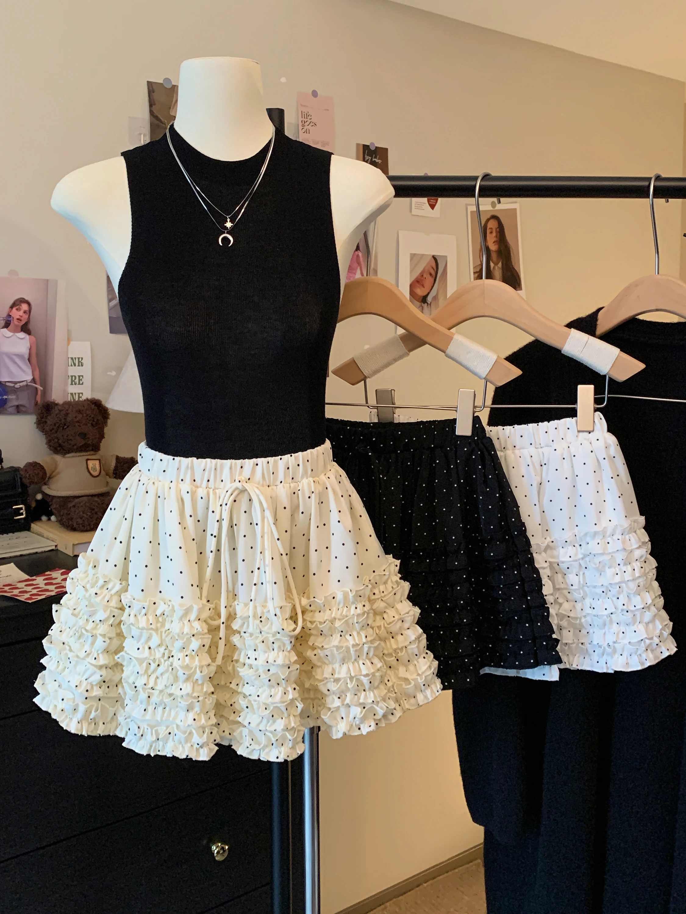 Summer 2026 Women's Puffy A-Line Skirt High Waist Pleated Polka Dot Wood Grain Slimming Versatile Korean Style Commute
Summer 2026 Women's Puffy A-Line Skirt High Waist Pleated Polka Dot Wood Grain Slimming Versatile Korean Style Commute