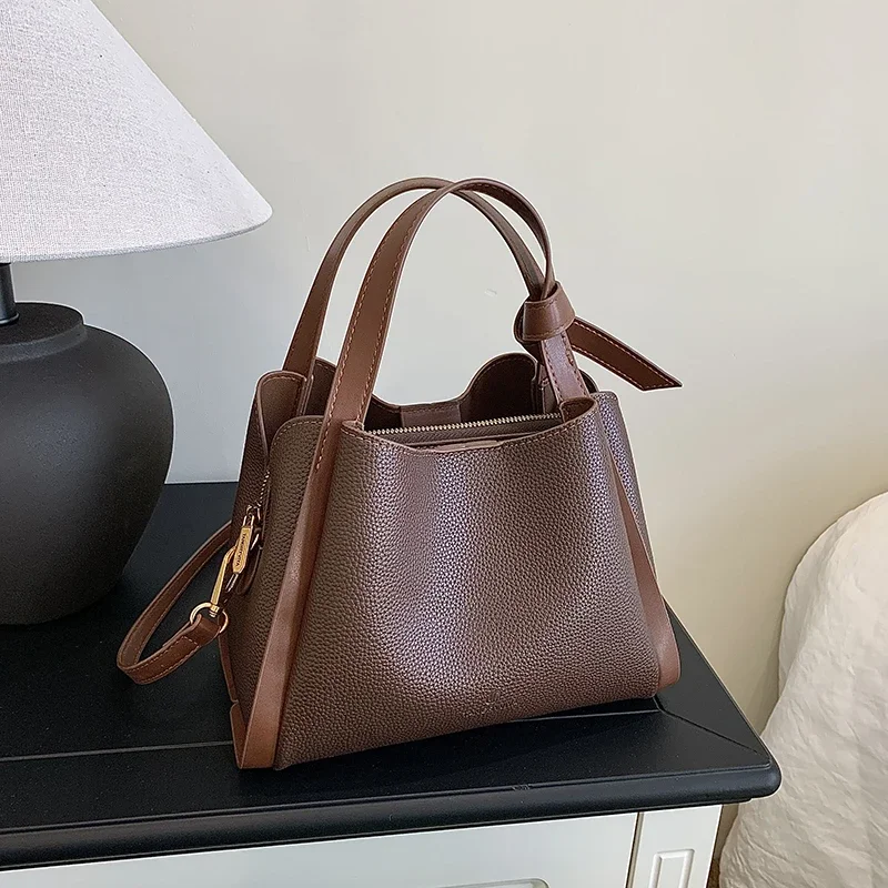 Luxury And Fashionable Zipper Crossbody Bag, Leather Tote Bags For Women, Popular Classic Shoulder Bag Famous Designer
Luxury And Fashionable Zipper Crossbody Bag, Leather Tote Bags For Women, Popular Classic Shoulder Bag Famous Designer