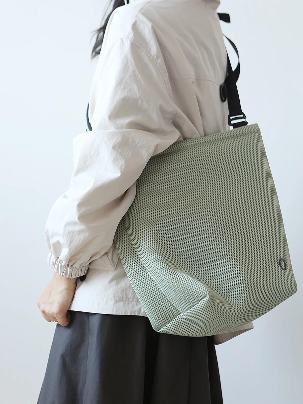 Fashion Bucket Shaped Space Cotton Filled Hollow Women Bag Simple And Casual Versatile Large Capacity Single Shoulder Bag Trendy
Fashion Bucket Shaped Space Cotton Filled Hollow Women Bag Simple And Casual Versatile Large Capacity Single Shoulder Bag Trendy