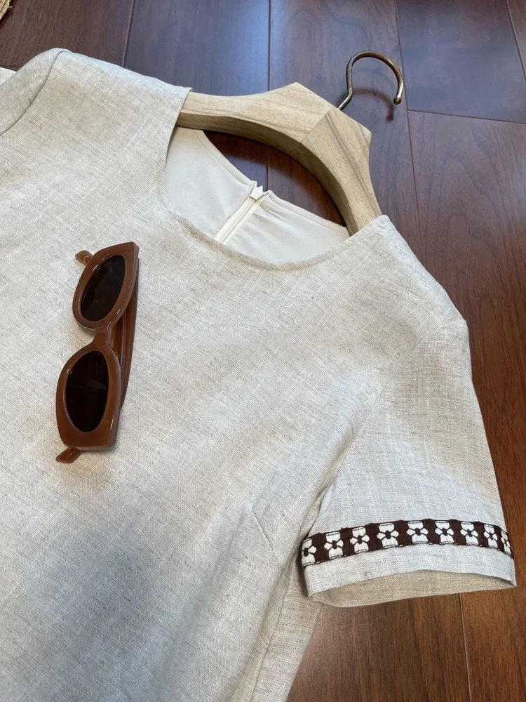 Elegant Ethnic Embroidery Loose Straight Cut Dress Women's Fashion Casual Style Cotton Linen Material Short Sleeve round Neck
Elegant Ethnic Embroidery Loose Straight Cut Dress Women's Fashion Casual Style Cotton Linen Material Short Sleeve round Neck