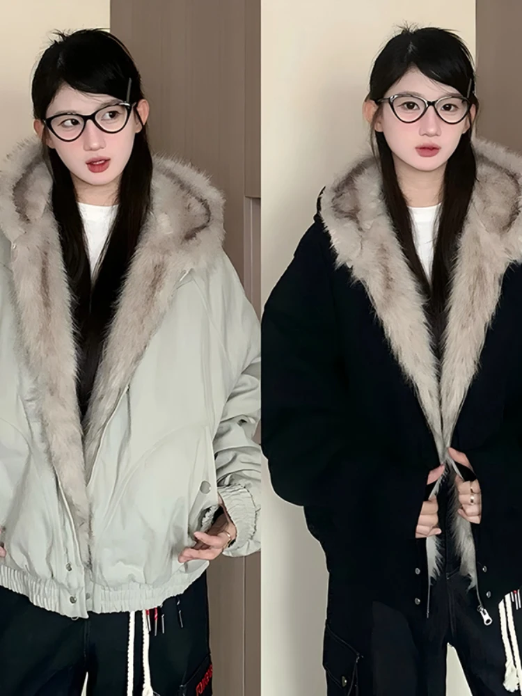 Ретро-куртка в американском стиле для мужчин: теплая хлопковая куртка на осень-зиму с капюшоном, меховым воротником и вышивкой Горного Орла
Ретро-куртка в американском стиле для мужчин: теплая хлопковая куртка на осень-зиму с капюшоном, меховым воротником и вышивкой Горного Орла