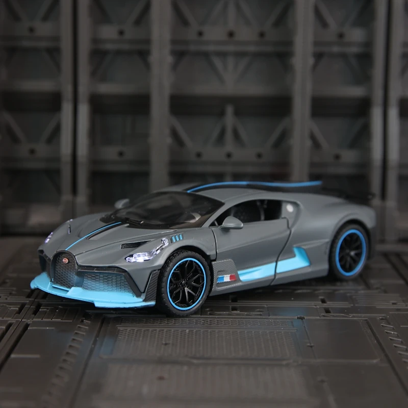 1:32 Bugatti Divo модель автомобиля из сплава, орнамент, суперкар, звук и свет, возврат, металлическая игрушечная машина, подарок для мальчика, богатые детали, тонкая работа
1:32 Bugatti Divo модель автомобиля из сплава, орнамент, суперкар, звук и свет, возврат, металлическая игрушечная машина, подарок для мальчика, богатые детали, тонкая работа