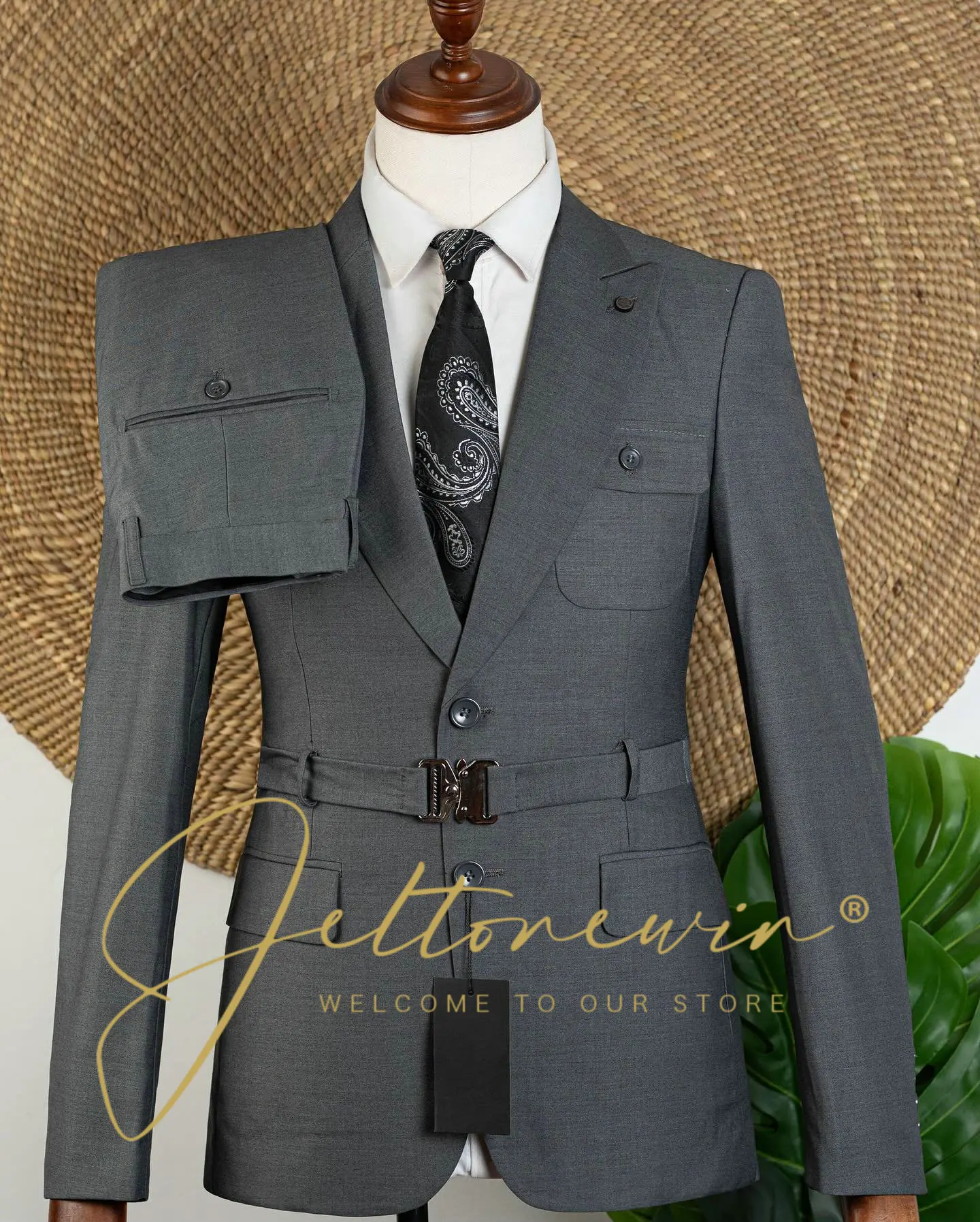 Men's Dark Gray Single Breasted Suit Two Piece Set Slim Fit Formal Wear for Wedding Groomsmen Party Event Business Occasion
Men's Dark Gray Single Breasted Suit Two Piece Set Slim Fit Formal Wear for Wedding Groomsmen Party Event Business Occasion