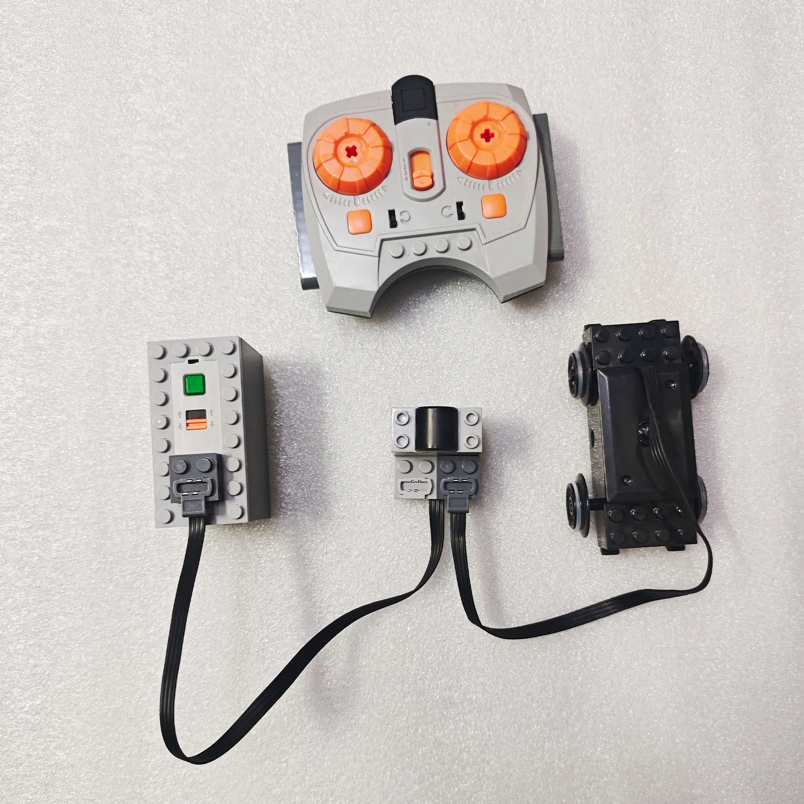 4-in-1 Technology MOC Building Blocks Power Functions Bundle Train Motor + IR Remote Control + Receiver + Battery Box Case
4-in-1 Technology MOC Building Blocks Power Functions Bundle Train Motor + IR Remote Control + Receiver + Battery Box Case