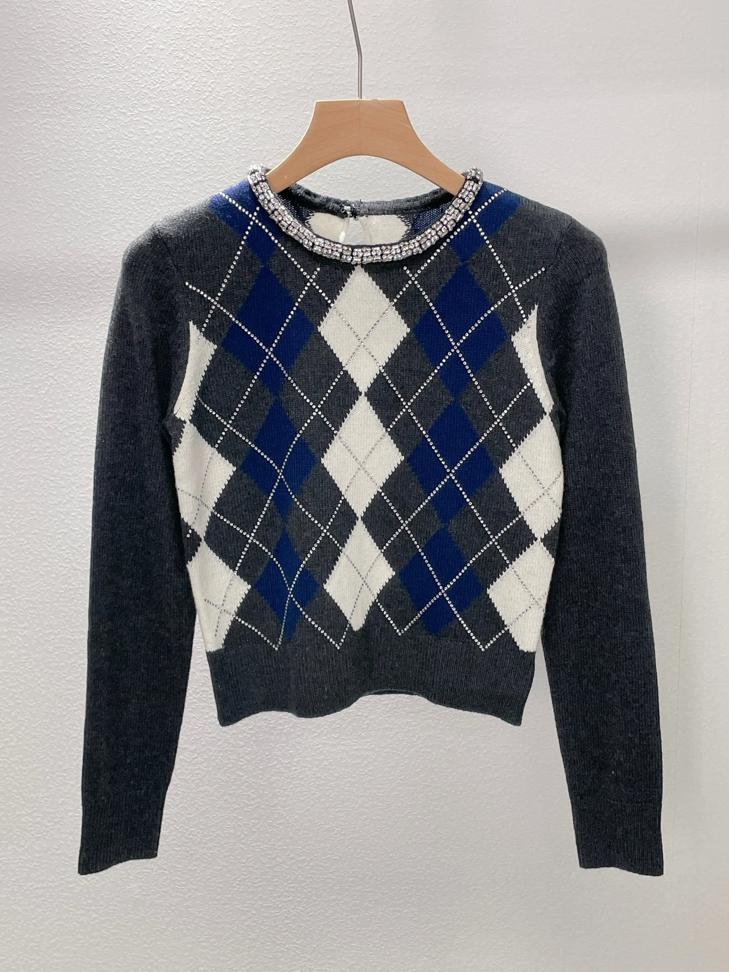 Тяжелый вязаный свитер с ромбовидным узором, женский модный осенне-зимний теплый топ Kee ort-Body с круглым вырезом
Тяжелый вязаный свитер с ромбовидным узором, женский модный осенне-зимний теплый топ Kee ort-Body с круглым вырезом