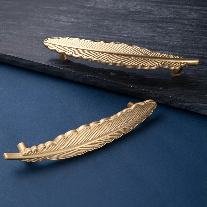 Brass Creative Feather Shape Furniture Handles Gold Cabinet and Drawer Handles Dresser Door Knobs Pulls Furniture Hardware
Brass Creative Feather Shape Furniture Handles Gold Cabinet and Drawer Handles Dresser Door Knobs Pulls Furniture Hardware
