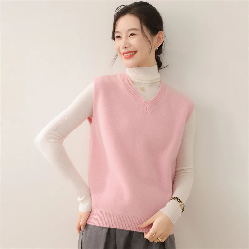 Women's V-neck Wool Vest Pullover Autumn Winter Pure Color Waistcoat 100% Merino Wool Knitwear Sleeveless Cashmere Sweater Top
Women's V-neck Wool Vest Pullover Autumn Winter Pure Color Waistcoat 100% Merino Wool Knitwear Sleeveless Cashmere Sweater Top