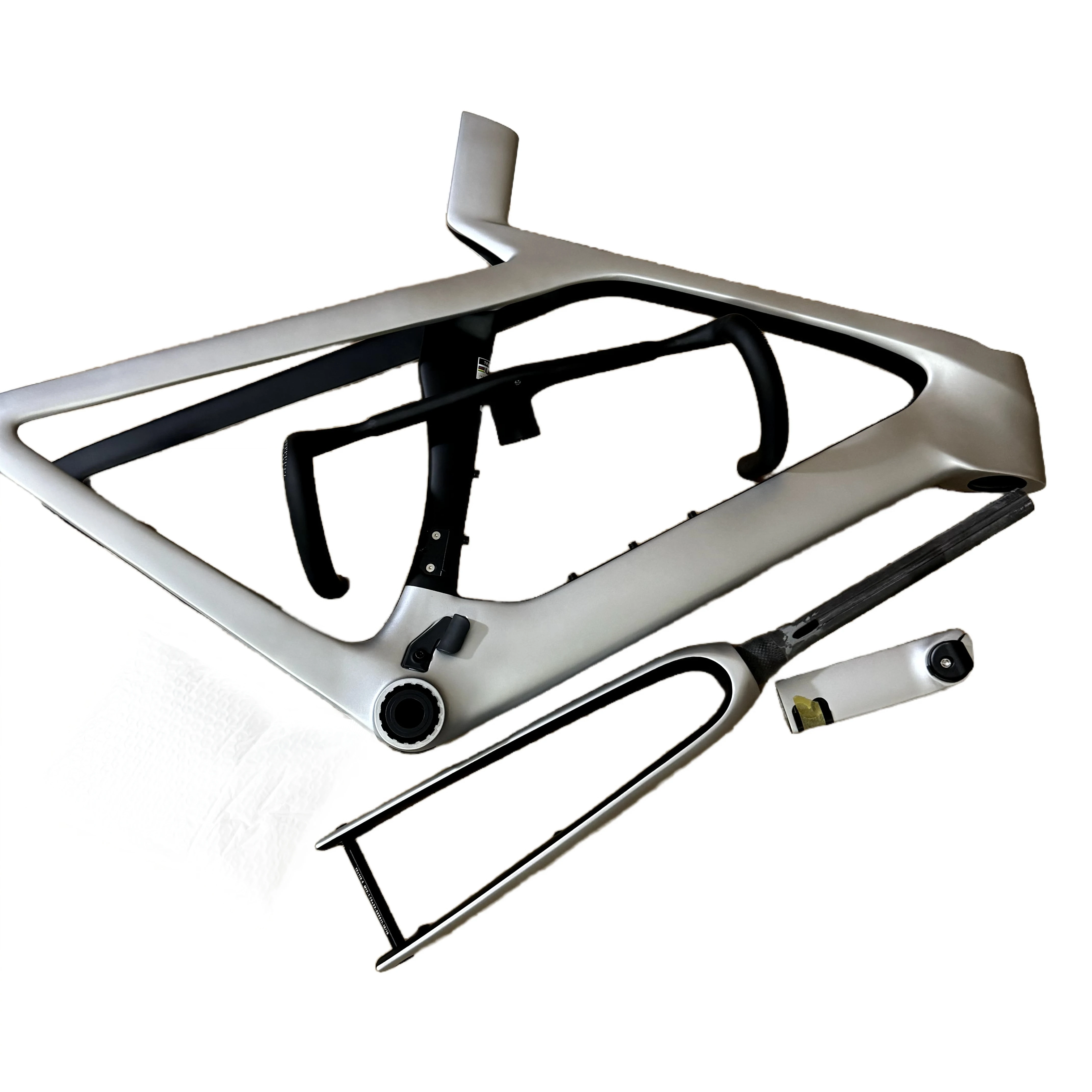 Slr7 Hidden Carbon Fiber Road Bike Frame with Logo, Customizable Color, Includes Handlebars and Accessories
Slr7 Hidden Carbon Fiber Road Bike Frame with Logo, Customizable Color, Includes Handlebars and Accessories