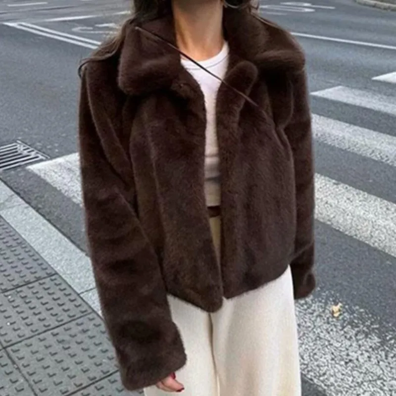 2025 New Vintage Short Soft Faux Fur Jackets Turn-Down Lapel Fall Winter Thickened Warm Fur Fluffy Chic Jackets Tops Outerwear
2025 New Vintage Short Soft Faux Fur Jackets Turn-Down Lapel Fall Winter Thickened Warm Fur Fluffy Chic Jackets Tops Outerwear