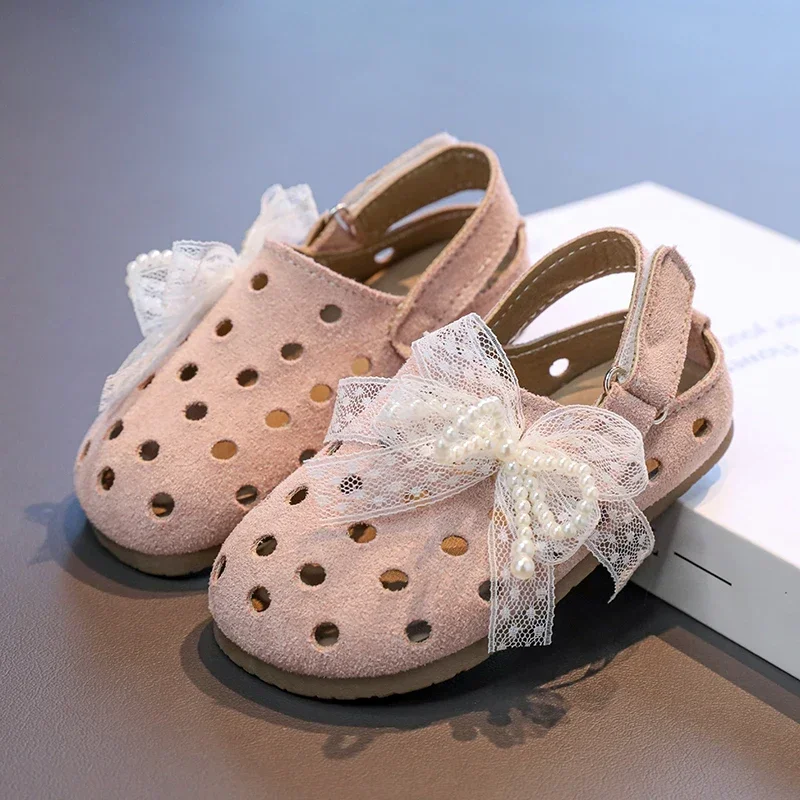 Уличные сандалии для девочек, новые летние милые детские повседневные сандалии принцессы на плоской подошве с бантом, однотонные детские модные полые сандалии
Уличные сандалии для девочек, новые летние милые детские повседневные сандалии принцессы на плоской подошве с бантом, однотонные детские модные полые сандалии