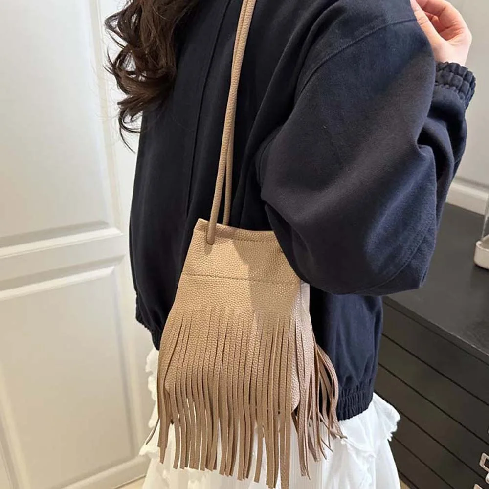 Элегантная сумка-ведро с кисточками в стиле ретро, сумка из искусственной кожи с защитой от брызг воды и шнурком, большая вместительная сумка на плечо с коричневой текстурой для хранения
Элегантная сумка-ведро с кисточками в стиле ретро, сумка из искусственной кожи с защитой от брызг воды и шнурком, большая вместительная сумка на плечо с коричневой текстурой для хранения