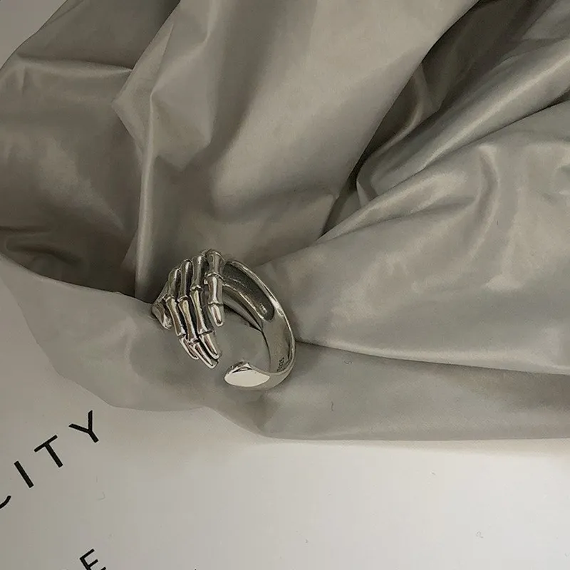 Exaggerated Dark Silver V Ring S925 Silver Fashionable Women's Ring Open Finger Ring Skull Ring Fashionable Accessory
Exaggerated Dark Silver V Ring S925 Silver Fashionable Women's Ring Open Finger Ring Skull Ring Fashionable Accessory