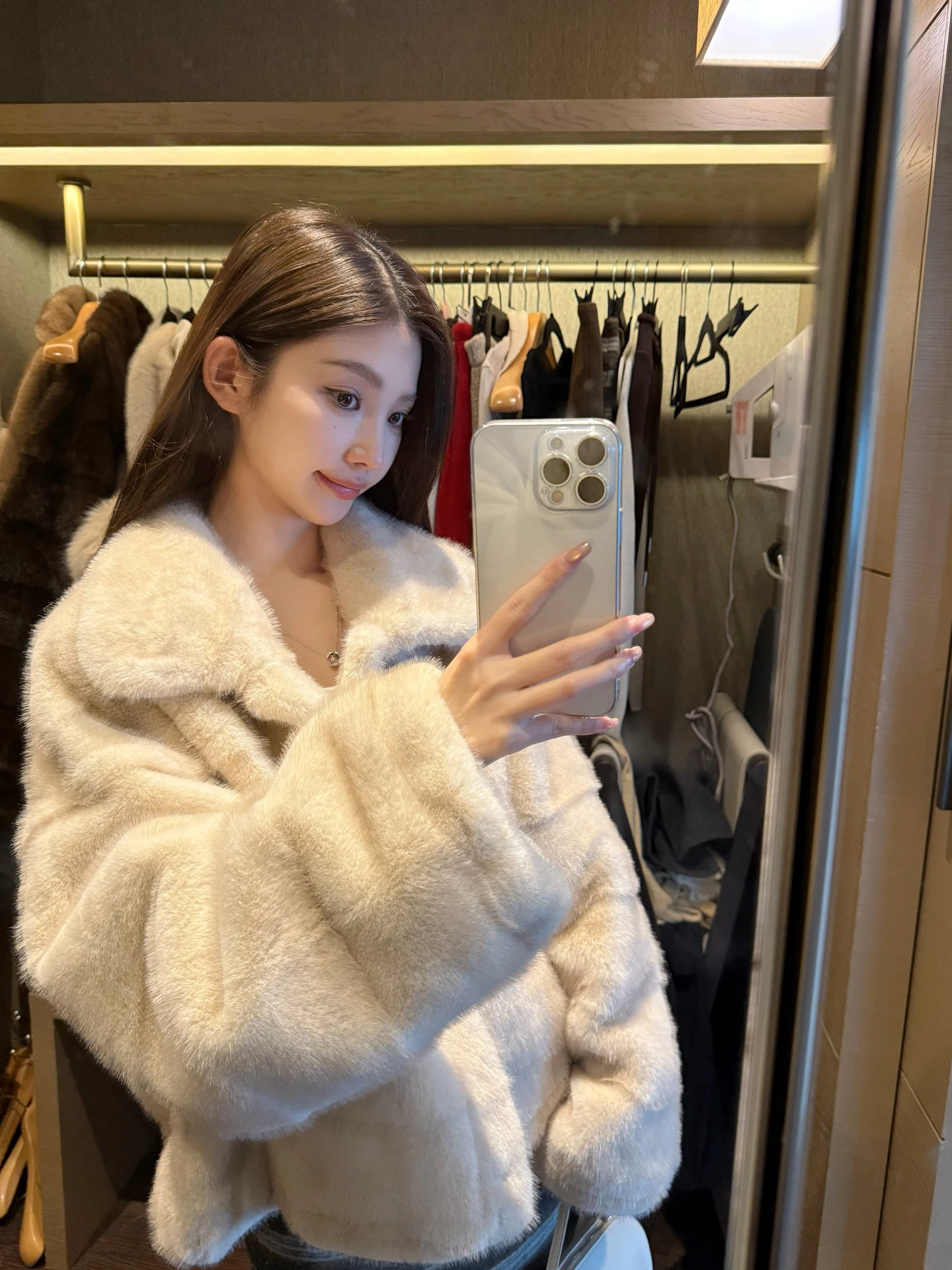 Buleng Women's Fur Coat Warmth Collar Horizontal Row Fur Outerwear Winter Long Sleeve Loose Fit Style Pure Leather And Fur
Buleng Women's Fur Coat Warmth Collar Horizontal Row Fur Outerwear Winter Long Sleeve Loose Fit Style Pure Leather And Fur