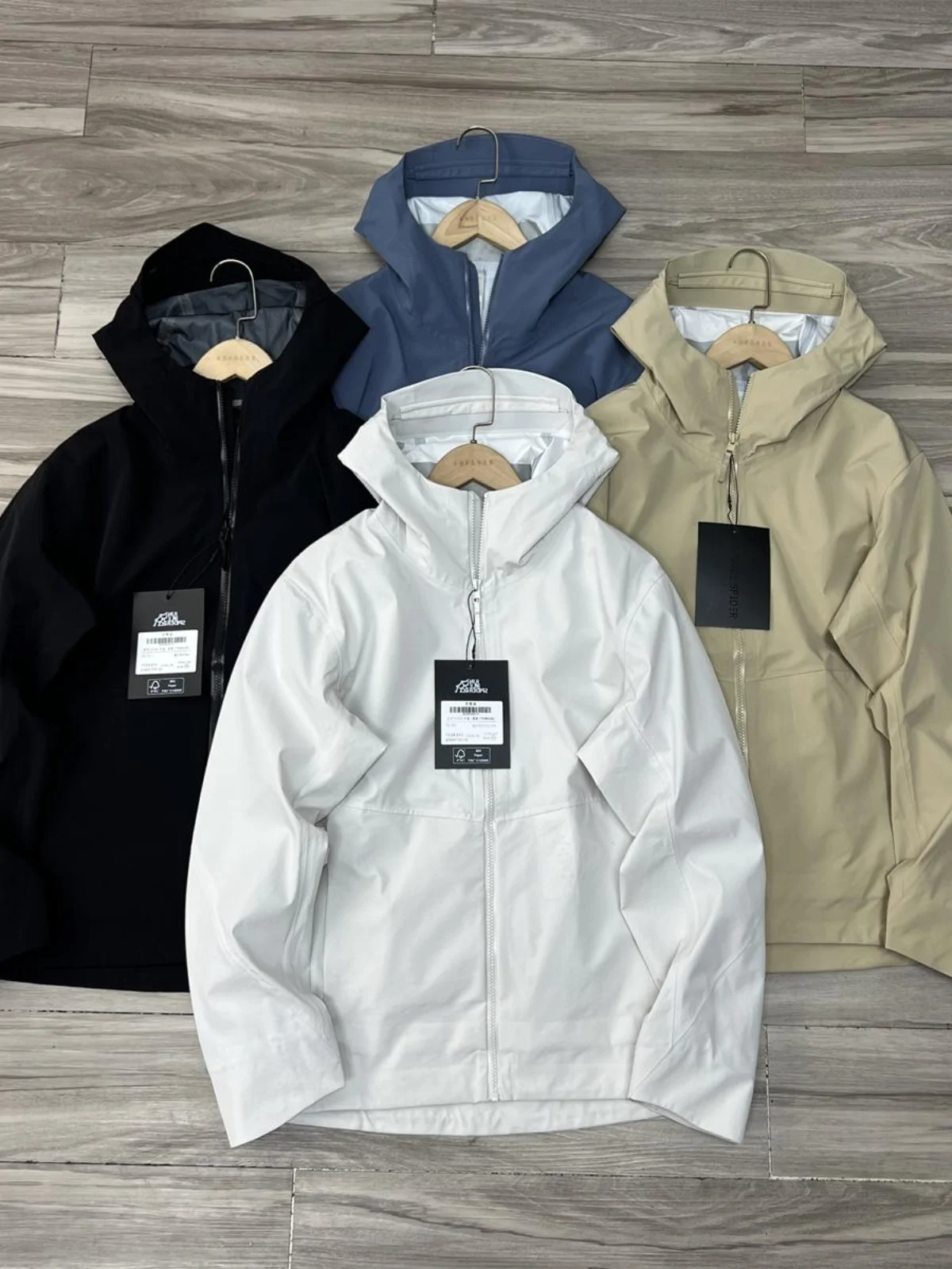 Водонепроницаемая демисезонная куртка для поездок на работу, с полным покрытием, 3D-шитьем, ветрозащитная, универсальная, для весны, осени и зимы
Водонепроницаемая демисезонная куртка для поездок на работу, с полным покрытием, 3D-шитьем, ветрозащитная, универсальная, для весны, осени и зимы