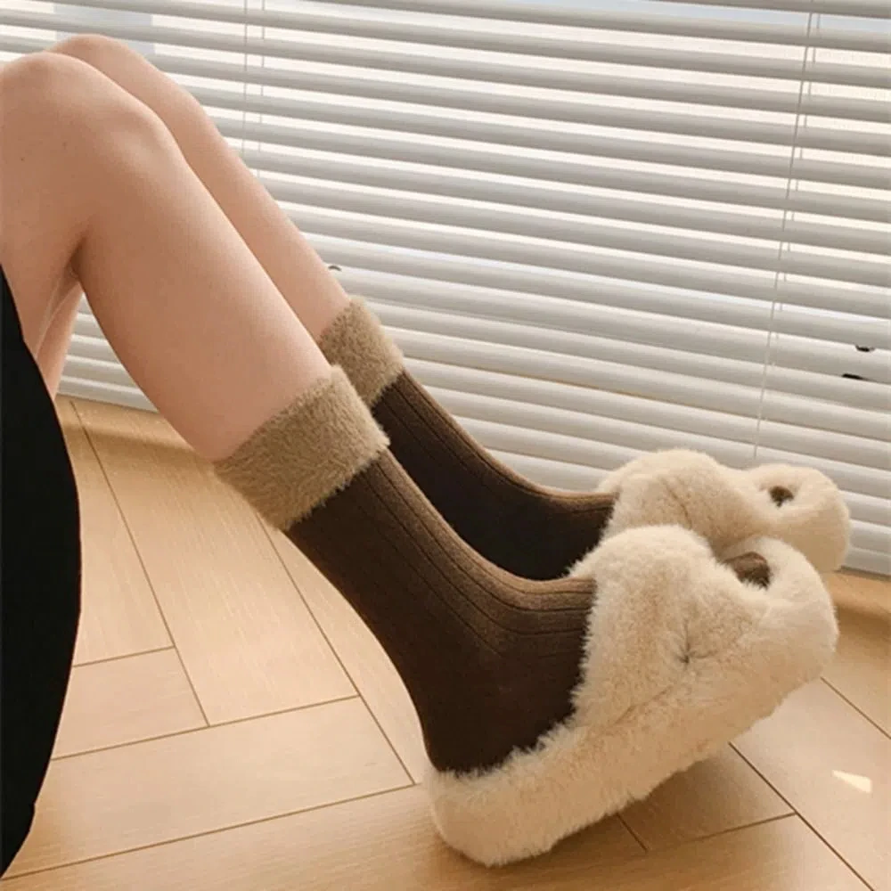5Pairs Soft Y2K Furry Lolita Socks Stripe Thicken Plush Fleece Socks Plush Edge Japanese Style Winter Socks Women Women
5Pairs Soft Y2K Furry Lolita Socks Stripe Thicken Plush Fleece Socks Plush Edge Japanese Style Winter Socks Women Women