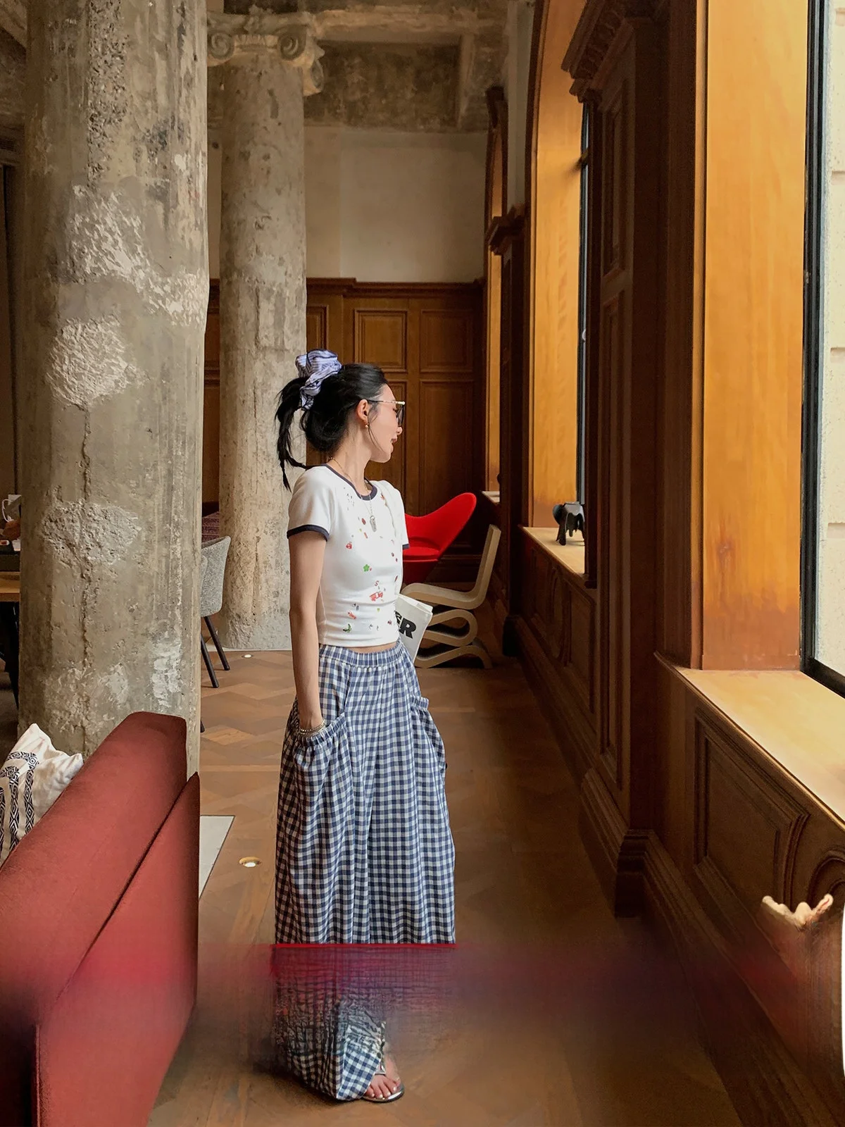 Женские повседневные брюки в клетку, летние тонкие широкие брюки, прямые брюки свободного покроя длиной до пола, удобные брюки из полиэстера с высокой талией...
Женские повседневные брюки в клетку, летние тонкие широкие брюки, прямые брюки свободного покроя длиной до пола, удобные брюки из полиэстера с высокой талией...