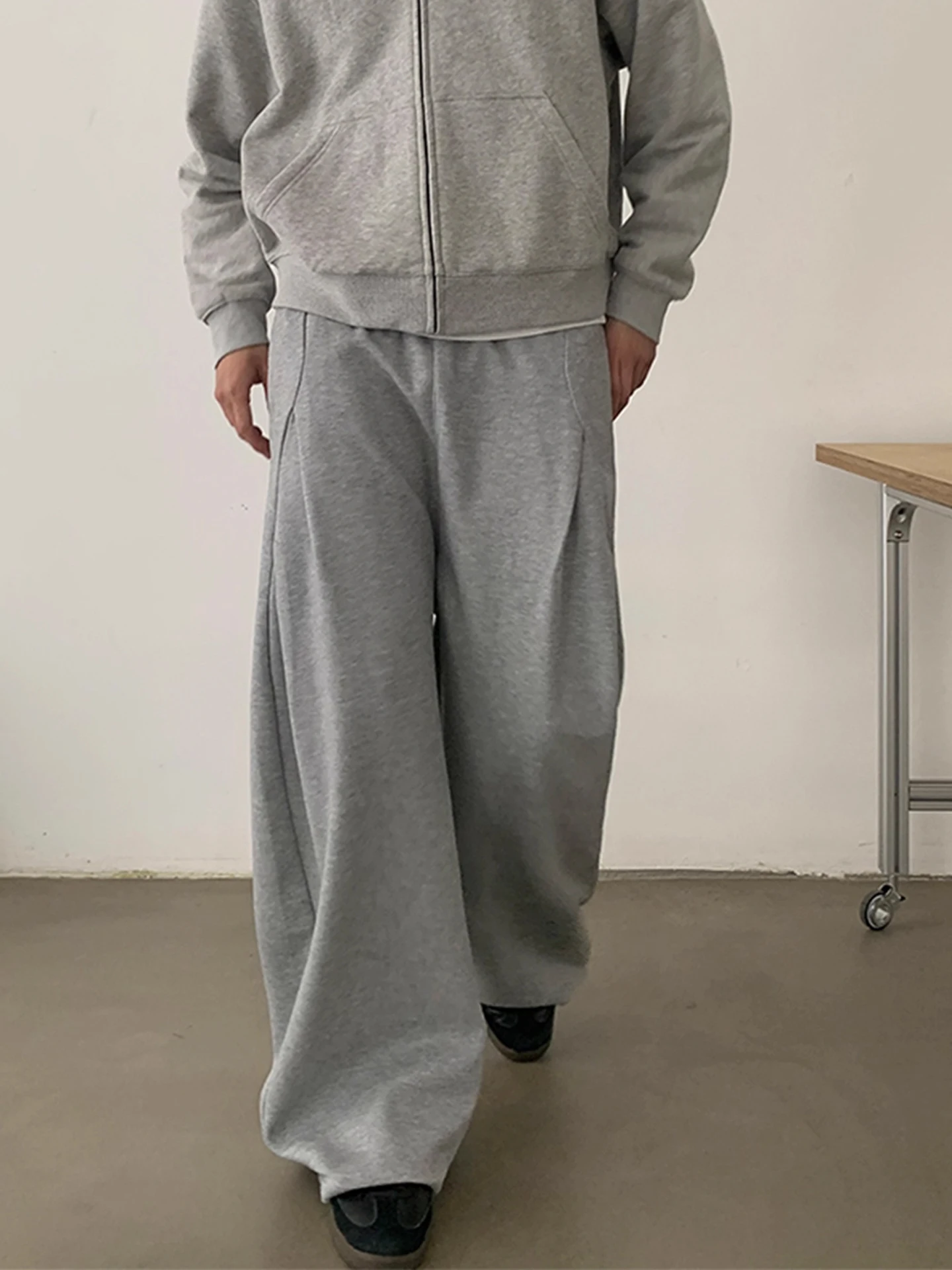 Американские ретро-брюки унисекс: осенне-зимние, свободные, широкие, спортивные, универсальные, длинные брюки с драпировкой
Американские ретро-брюки унисекс: осенне-зимние, свободные, широкие, спортивные, универсальные, длинные брюки с драпировкой