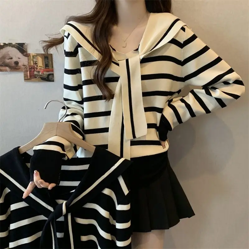 New Autumn and Winter Navy Collar Versatile Loose Round Neck Contrast Striped Sweater Knitted Sweater Trend
New Autumn and Winter Navy Collar Versatile Loose Round Neck Contrast Striped Sweater Knitted Sweater Trend