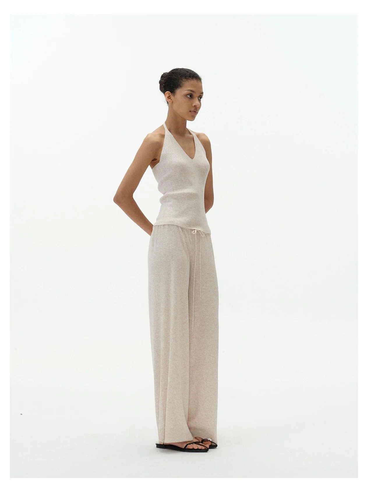 Oatmeal Knitted Neck Hanging Vest Elastic Waist Drawstring Low Waist Pants Casual Loose Style V-Neck Short Length Women's Top
Oatmeal Knitted Neck Hanging Vest Elastic Waist Drawstring Low Waist Pants Casual Loose Style V-Neck Short Length Women's Top