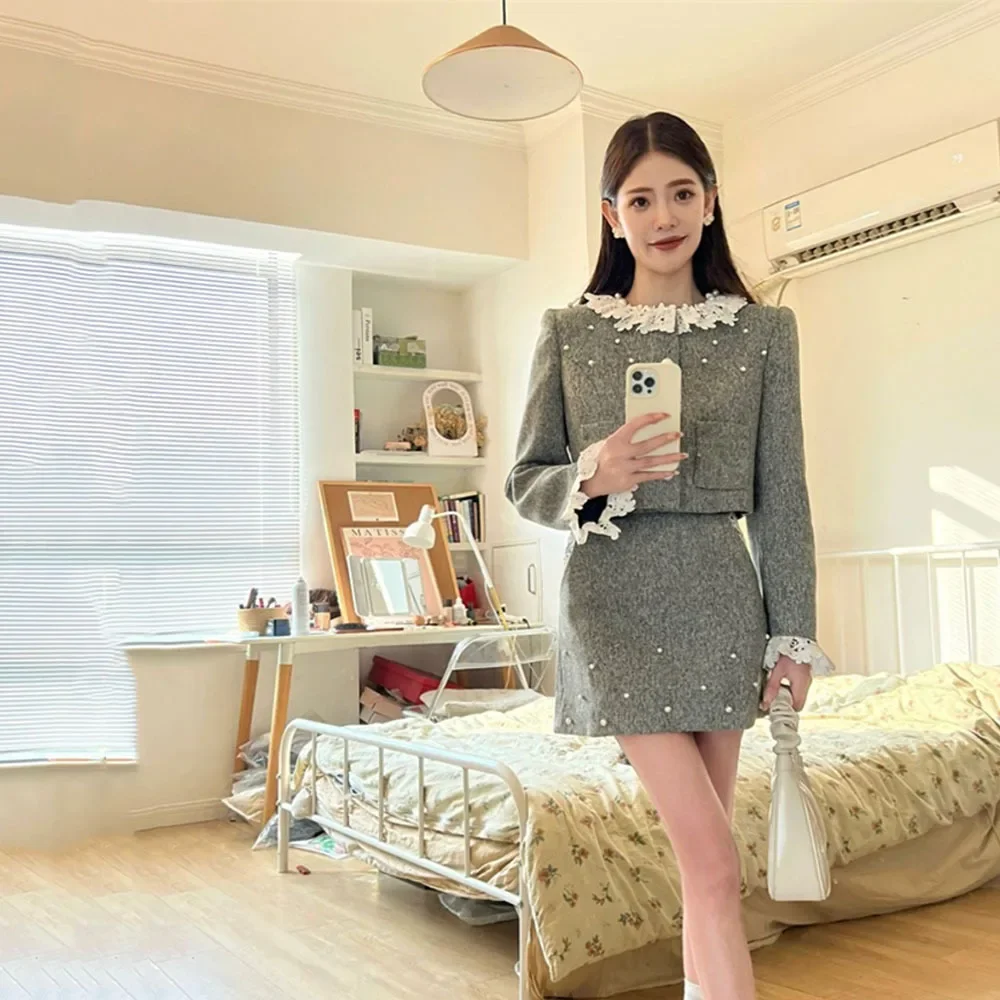 Winter French Style Small Fragrance Wind 2 Piece Korean Fashion Outfit Gray Lace Short Jacket Coat + Elegant A-line Pearl Skirt
Winter French Style Small Fragrance Wind 2 Piece Korean Fashion Outfit Gray Lace Short Jacket Coat + Elegant A-line Pearl Skirt