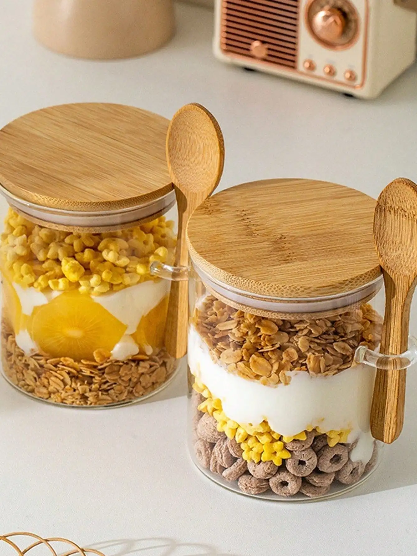 1pc Round Glass Jar, Kitchen Storage Canister With Spoon And Airtight Lid, For Spices, Sugar, Tea, Yogurt, Cereal, Home Kitchen Supplies, Sealed Glass Cup, Coffee Beans And Grains Storage, Dining Table Centerpiece
1pc Round Glass Jar, Kitchen Storage Canister With Spoon And Airtight Lid, For Spices, Sugar, Tea, Yogurt, Cereal, Home Kitchen Supplies, Sealed Glass Cup, Coffee Beans And Grains Storage, Dining Table Centerpiece