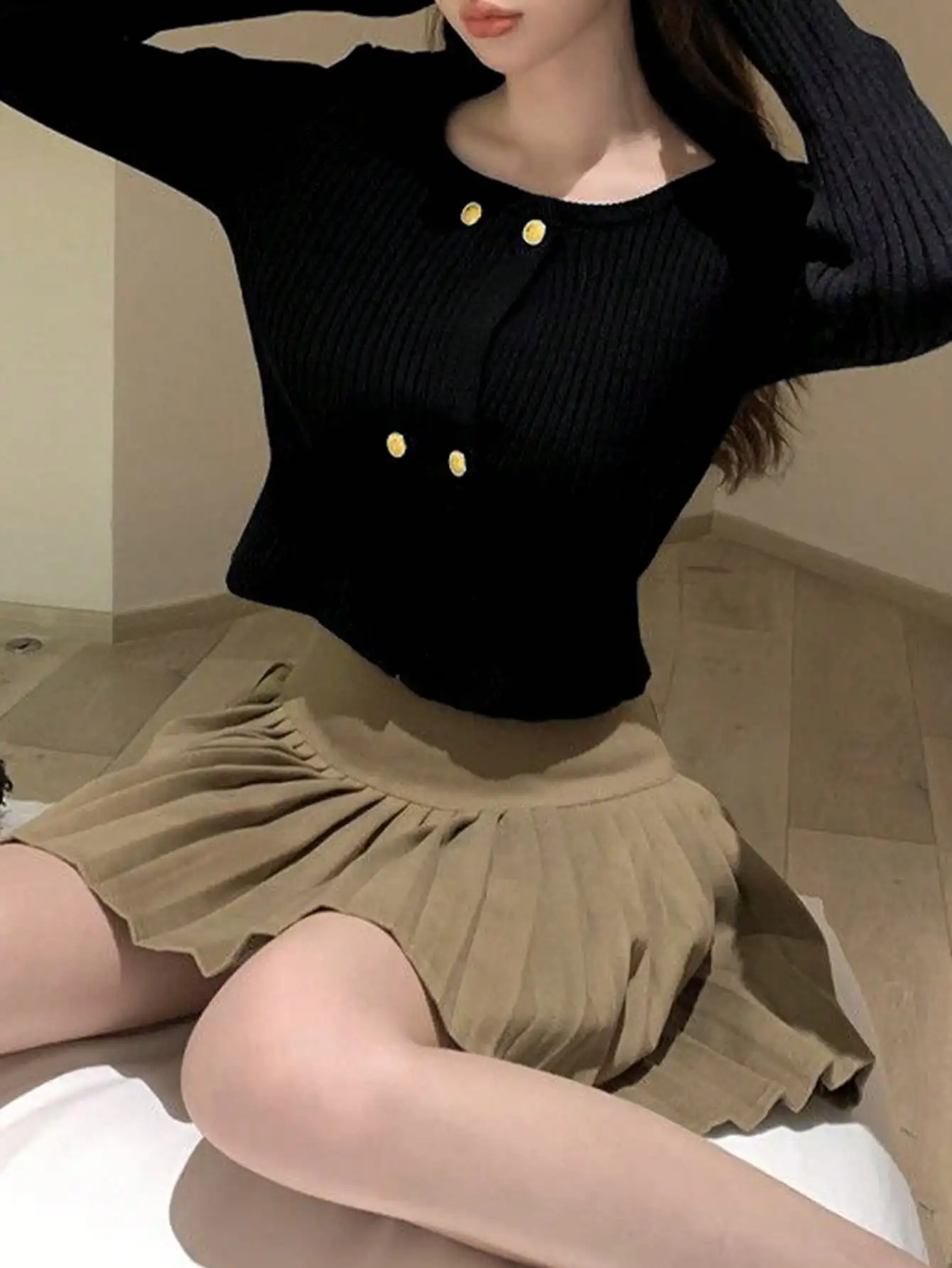 French High-End Double-Breasted Sweater for Women in Spring and Autum New Style for Small People, Cool Style, Unique and Chic Top
French High-End Double-Breasted Sweater for Women in Spring and Autum New Style for Small People, Cool Style, Unique and Chic Top