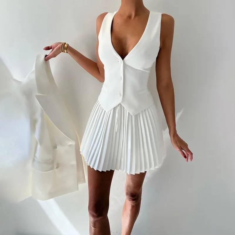 2025 street y2k European and American fashion two-piece set for women's single breasted V-neck vest top and pleated mini skirt
2025 street y2k European and American fashion two-piece set for women's single breasted V-neck vest top and pleated mini skirt