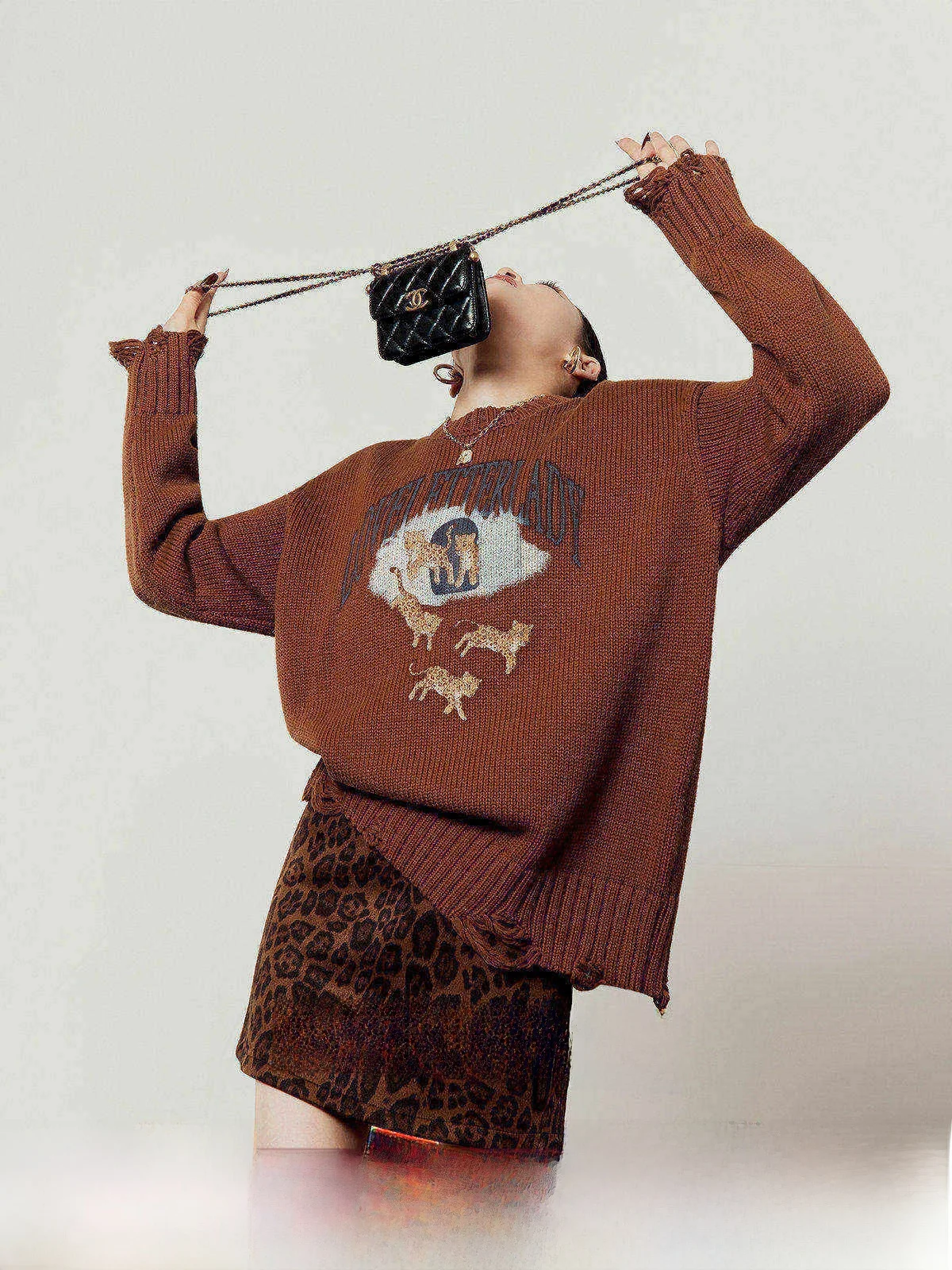 Loose Casual Coffee Color Knitted Sweater for Women New Spring Style Break Hole Zhou Li Wu Wild Hunt Series Long Sleeve
Loose Casual Coffee Color Knitted Sweater for Women New Spring Style Break Hole Zhou Li Wu Wild Hunt Series Long Sleeve