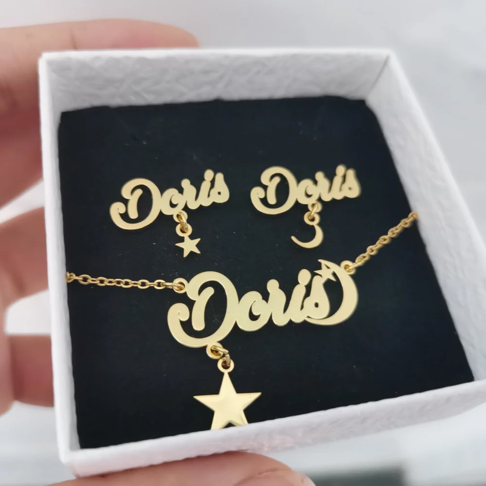 LeeChee Star Moon Customize Name Letter Jewelry Set For Girls Personalized Nameplated Pendant Cute Earstuds Necklce Gift
LeeChee Star Moon Customize Name Letter Jewelry Set For Girls Personalized Nameplated Pendant Cute Earstuds Necklce Gift