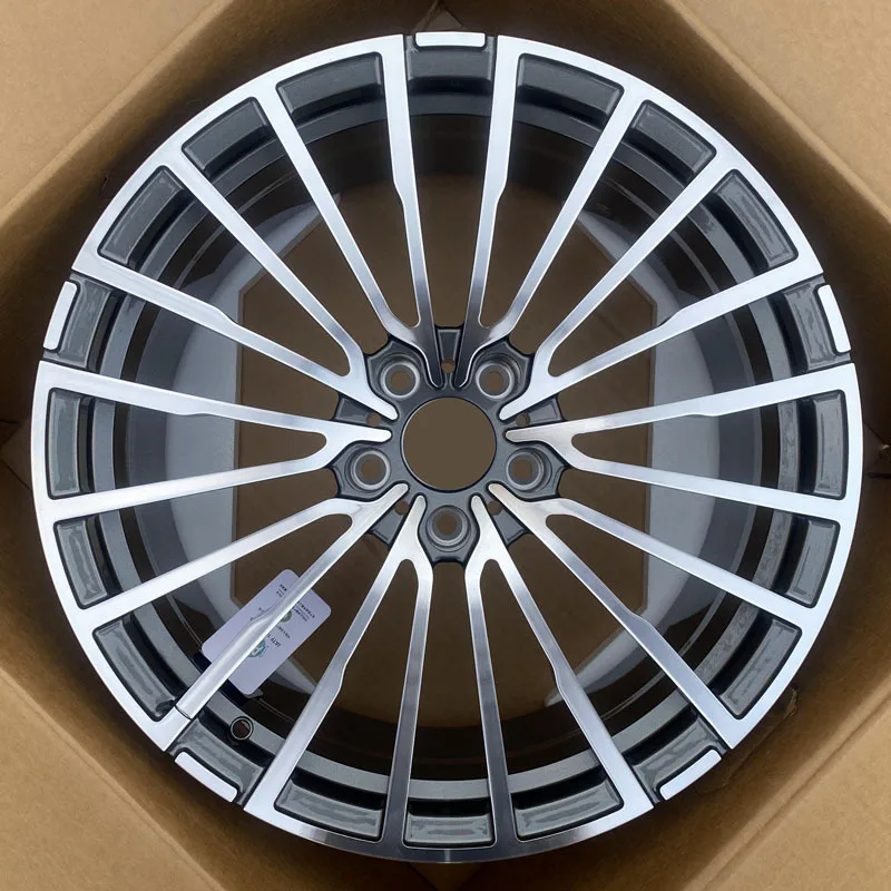 Suitable for 18-inch 19-inch 20-inch 10,000-ton forged modified wheels, suitable for BMW's new and old 5 Series 7 Series new whe
Suitable for 18-inch 19-inch 20-inch 10,000-ton forged modified wheels, suitable for BMW's new and old 5 Series 7 Series new whe