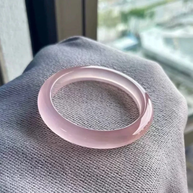 Exquisite Fashion High Ice Girl Light Pink Bracelet
Exquisite Fashion High Ice Girl Light Pink Bracelet