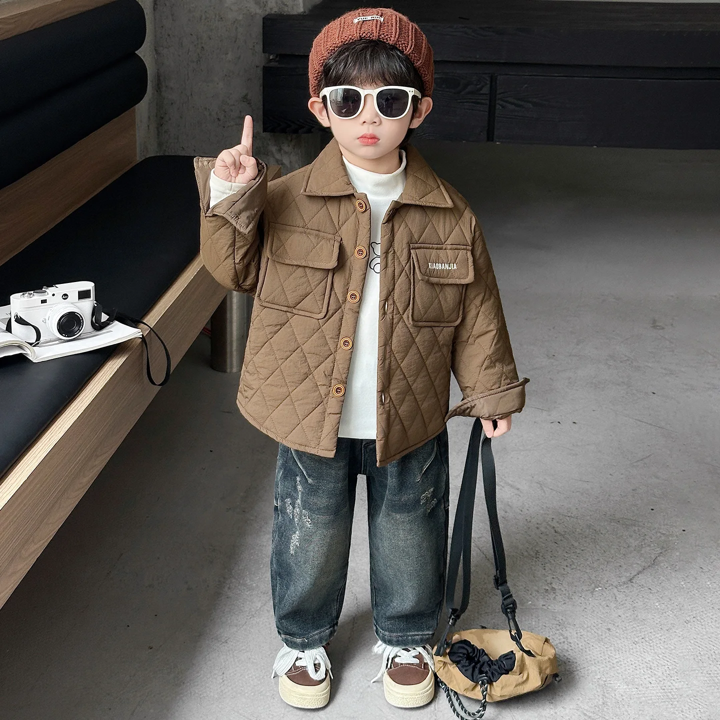 Детская хлопковая куртка для мальчиков, осенне-зимняя, легкая, модная, с воротником-стойкой, длинными рукавами, водонепроницаемая, на молнии
Детская хлопковая куртка для мальчиков, осенне-зимняя, легкая, модная, с воротником-стойкой, длинными рукавами, водонепроницаемая, на молнии