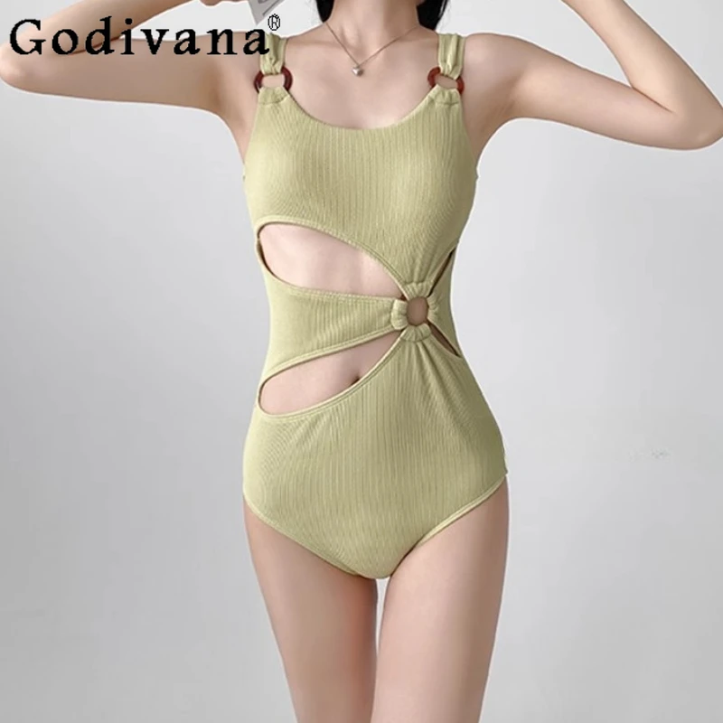 Swimsuit Women's 2025 New Triangle One-piece Sexy Seaside Vacation Bikini Swimwear Summer Hollow Sleeveless Halter Swimsuits
Swimsuit Women's 2025 New Triangle One-piece Sexy Seaside Vacation Bikini Swimwear Summer Hollow Sleeveless Halter Swimsuits