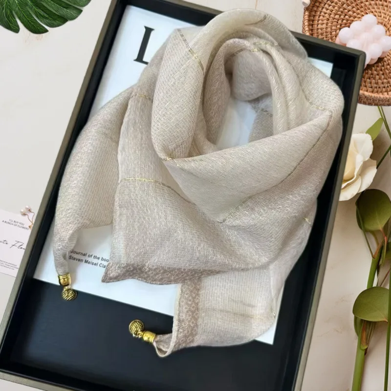 Gold Chiffon Yarn Scarf 70 * 70cm Square Spring and Autumn Magnetic Buckle Neck Women's High-end Versatile
Gold Chiffon Yarn Scarf 70 * 70cm Square Spring and Autumn Magnetic Buckle Neck Women's High-end Versatile