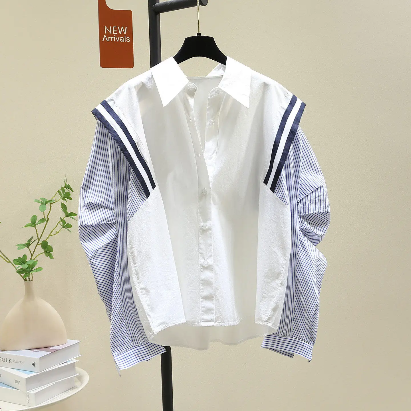 SuperAen French-style Contrast Color Striped White Shirt for Women Loose Polo Collar Long-sleeves Elegant Fashion Shirt
SuperAen French-style Contrast Color Striped White Shirt for Women Loose Polo Collar Long-sleeves Elegant Fashion Shirt