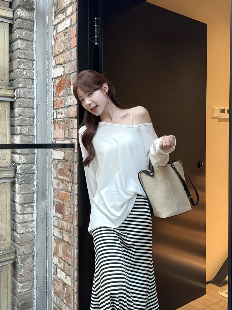 Fashionable Shoulder T-Shirt And Skirt Set for Women Summer Striped Half-length Fish-tail Skirt Long Sleeve Pure Color T-shirt
Fashionable Shoulder T-Shirt And Skirt Set for Women Summer Striped Half-length Fish-tail Skirt Long Sleeve Pure Color T-shirt
