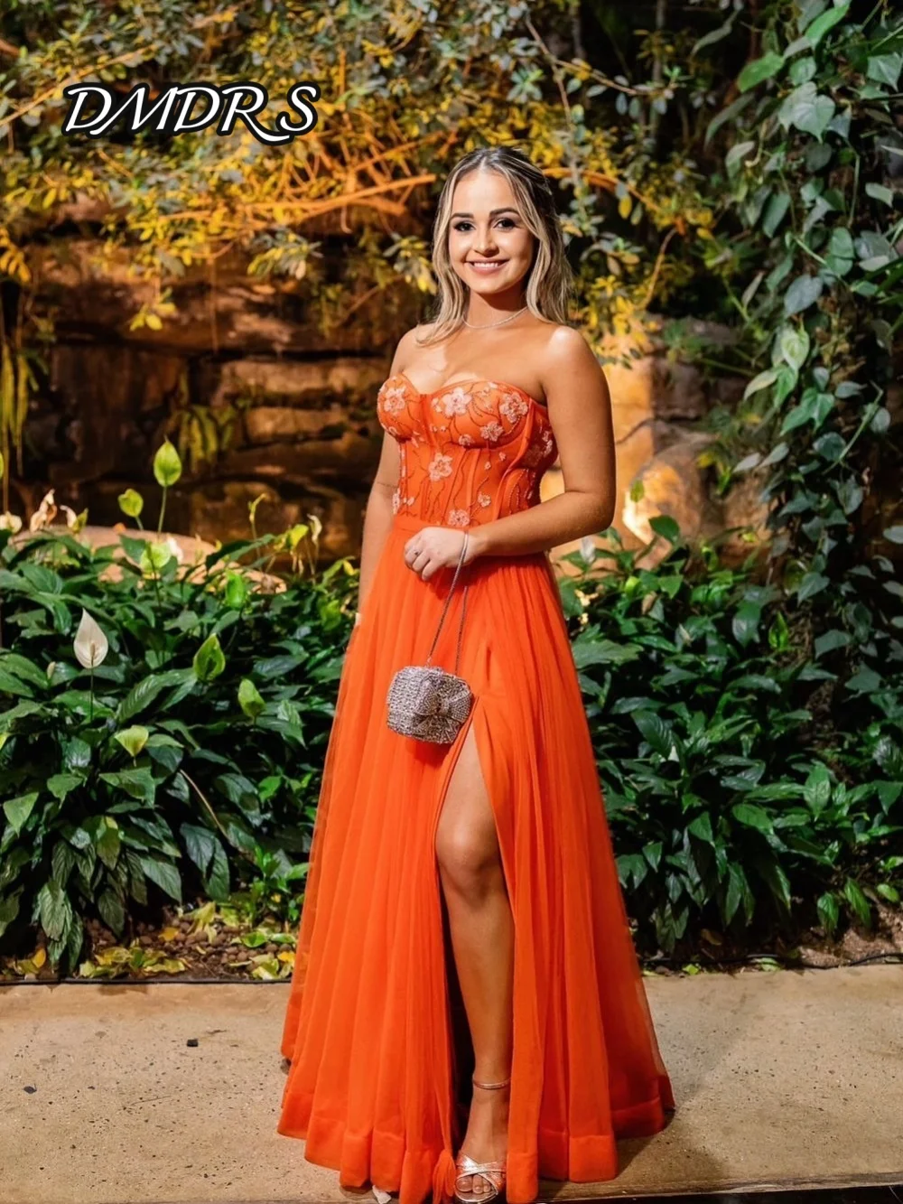 DMDRS Strapless Evening Dress Sleeveless Tulle Party Gown Classic Applique Elegant A-Line Floor-Length Party Dress فساتين سهرة
DMDRS Strapless Evening Dress Sleeveless Tulle Party Gown Classic Applique Elegant A-Line Floor-Length Party Dress فساتين سهرة