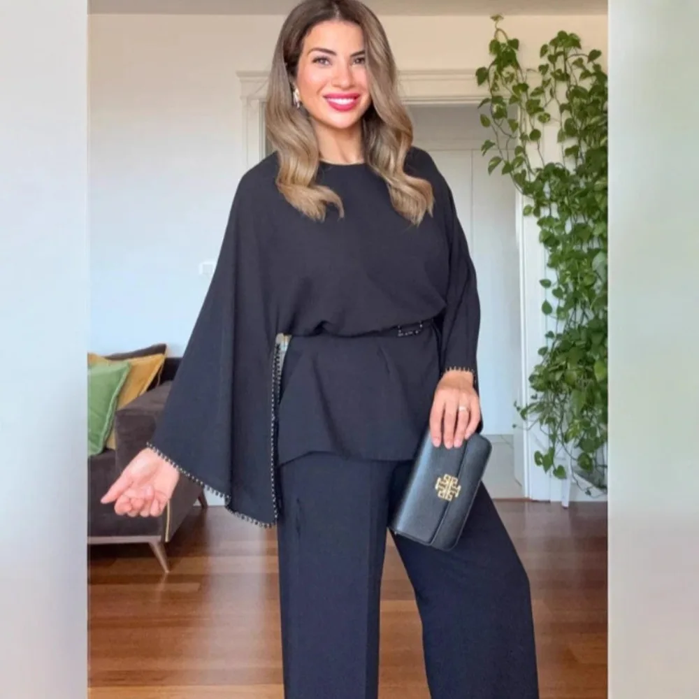 2025 Women's Suit Solid Color Temperament, Simple And Generous Long Sleeves, Two-piece Belt Diamond-encrusted Wide-leg Pants
2025 Women's Suit Solid Color Temperament, Simple And Generous Long Sleeves, Two-piece Belt Diamond-encrusted Wide-leg Pants