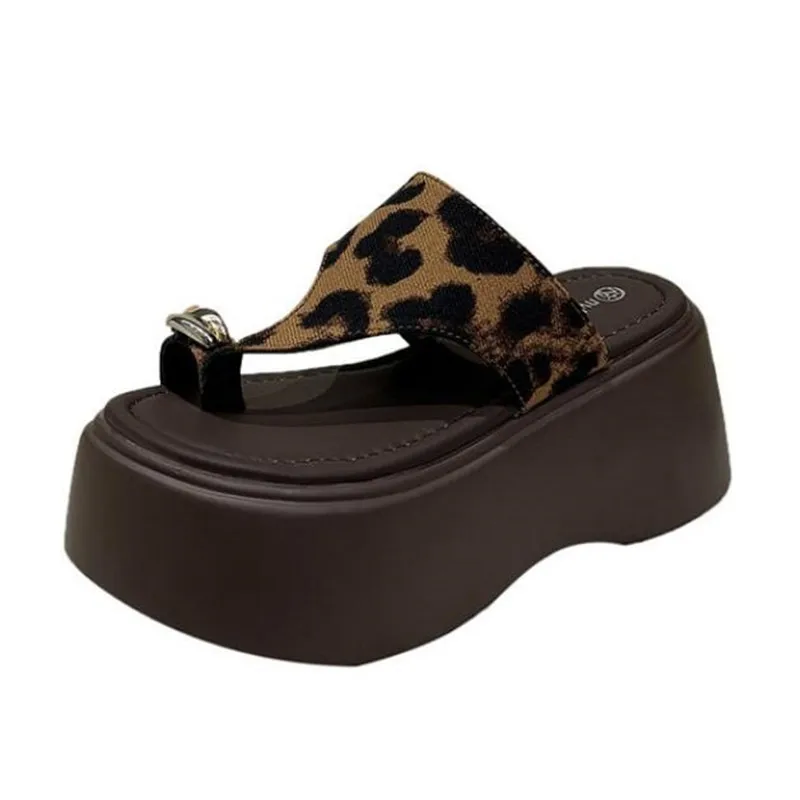 2026 8cm Wedge Outdoor Slippers Women's Summer Thick Bottom Flip Flops Outdoor High Waist Seaside Beach Leisure Flip Flops Suede
2026 8cm Wedge Outdoor Slippers Women's Summer Thick Bottom Flip Flops Outdoor High Waist Seaside Beach Leisure Flip Flops Suede