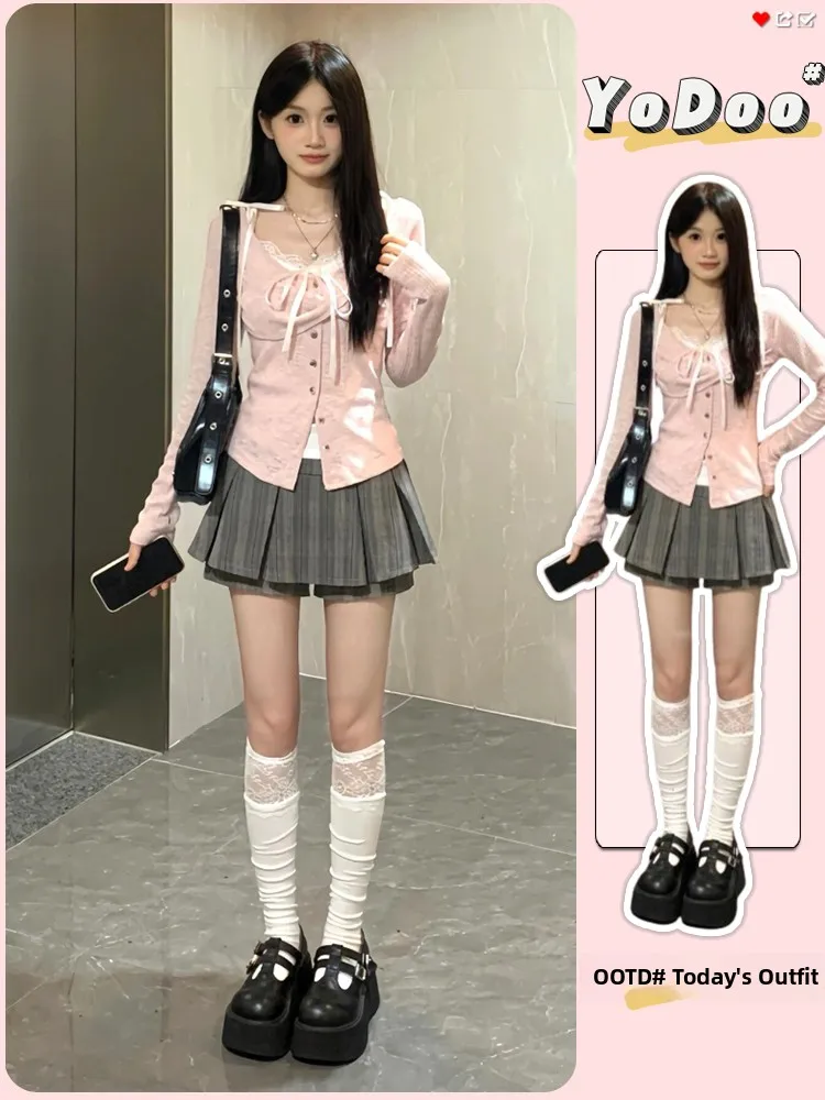 Early Spring Outfit College Style Knitted Set with Halter Top And Pleated Short Skirt Women's Fashion Two-Piece Ensemble
Early Spring Outfit College Style Knitted Set with Halter Top And Pleated Short Skirt Women's Fashion Two-Piece Ensemble