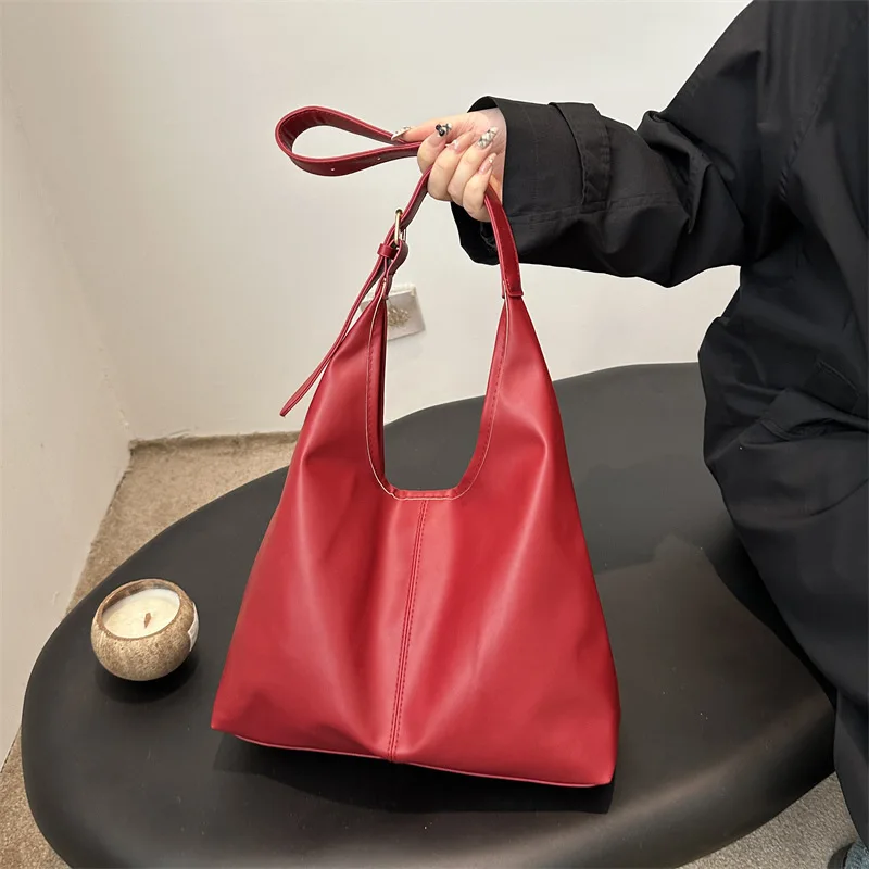 Solid Color Large Capacity PU Commuting Retro High-end Texture Shoulder Bag, Underarm Tote Bag, New Women's Bag Сумка Женская
Solid Color Large Capacity PU Commuting Retro High-end Texture Shoulder Bag, Underarm Tote Bag, New Women's Bag Сумка Женская