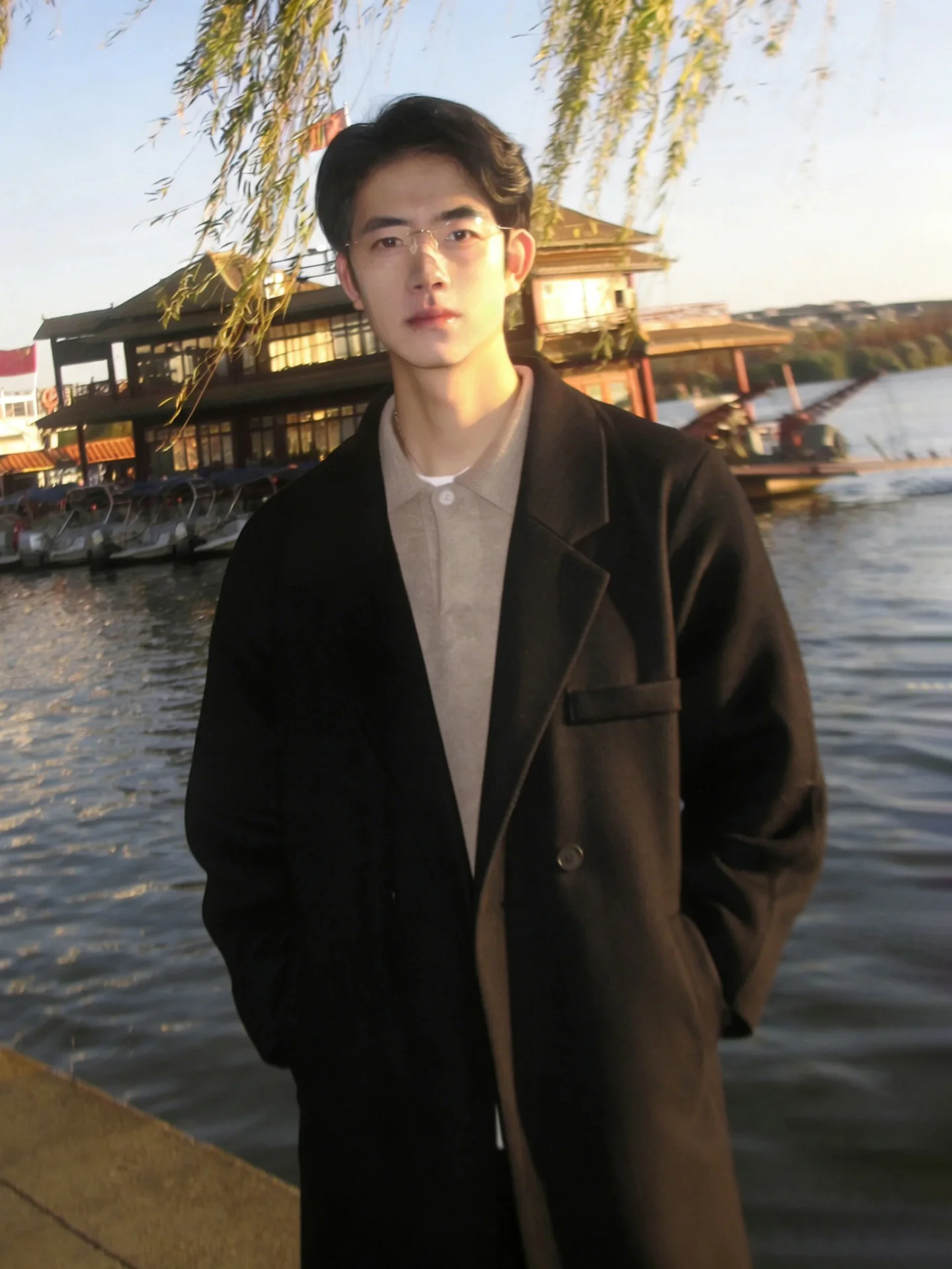 Мужское зимнее утепленное шерстяное пальто средней длины с подплечниками, в корейском стиле, ветрозащитное, на хлопковой подкладке
Мужское зимнее утепленное шерстяное пальто средней длины с подплечниками, в корейском стиле, ветрозащитное, на хлопковой подкладке