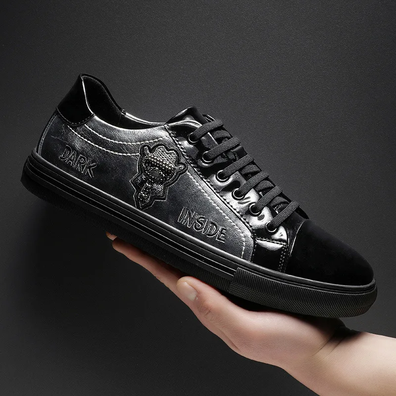 Fashion Men Genuine Leather Casual Shoes Street Cool Embroidery Flat Skate Shoes Young Man Street Cool Loafers
Fashion Men Genuine Leather Casual Shoes Street Cool Embroidery Flat Skate Shoes Young Man Street Cool Loafers