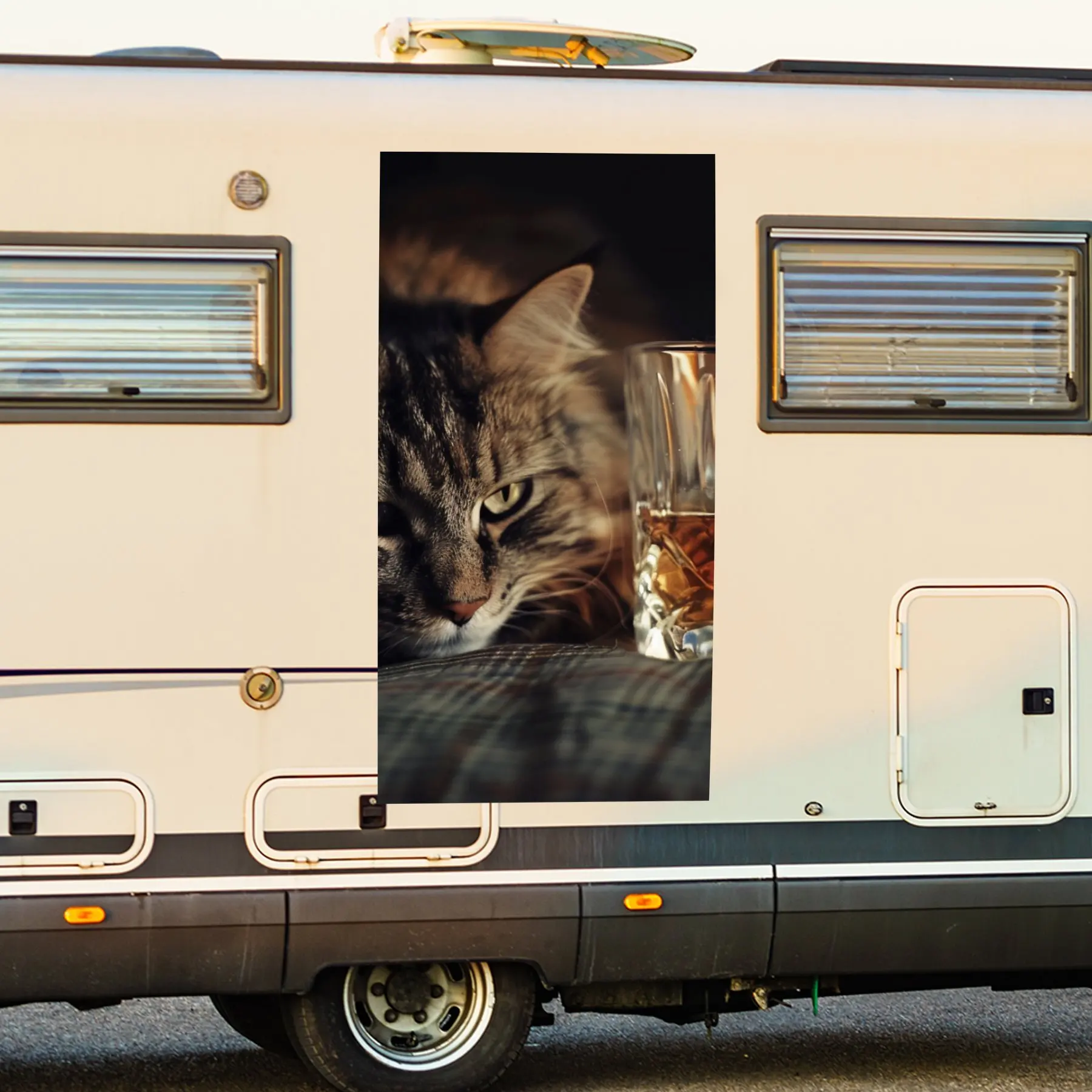 Винтажная автомобильная наклейка с изображением кота и бокала для вина, виниловая наклейка на сторону дома на моторику, водонепроницаемая самоклеящаяся виниловая наклейка на
Винтажная автомобильная наклейка с изображением кота и бокала для вина, виниловая наклейка на сторону дома на моторику, водонепроницаемая самоклеящаяся виниловая наклейка на