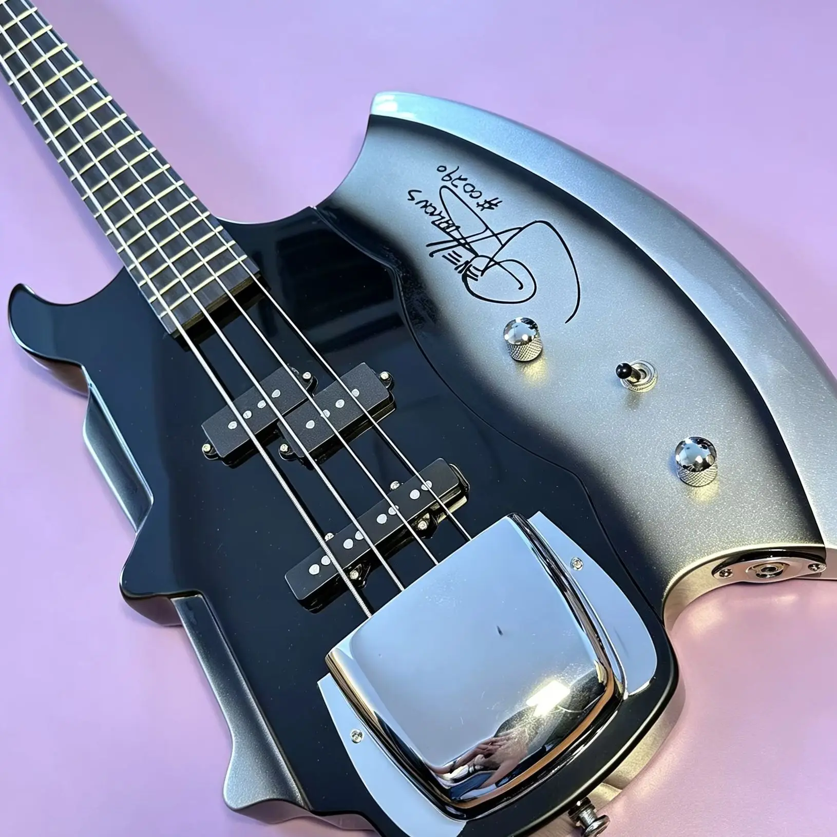 US Warehouse Axe Shaped 4 String Electric Bass Guitar Black Silver Gradient Finish Signature Print Chrome Hardware Solid Body Bass Instrument Free Shipping
US Warehouse Axe Shaped 4 String Electric Bass Guitar Black Silver Gradient Finish Signature Print Chrome Hardware Solid Body Bass Instrument Free Shipping