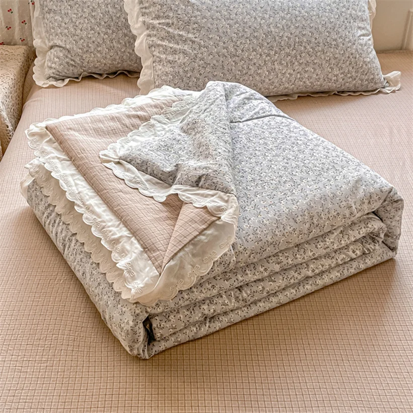 High End Cartoon Floral Printed 100% Cotton Summer Quilt with Lace Skin-friendly Soft Air Conditioning Comforter Summer Blanket
High End Cartoon Floral Printed 100% Cotton Summer Quilt with Lace Skin-friendly Soft Air Conditioning Comforter Summer Blanket