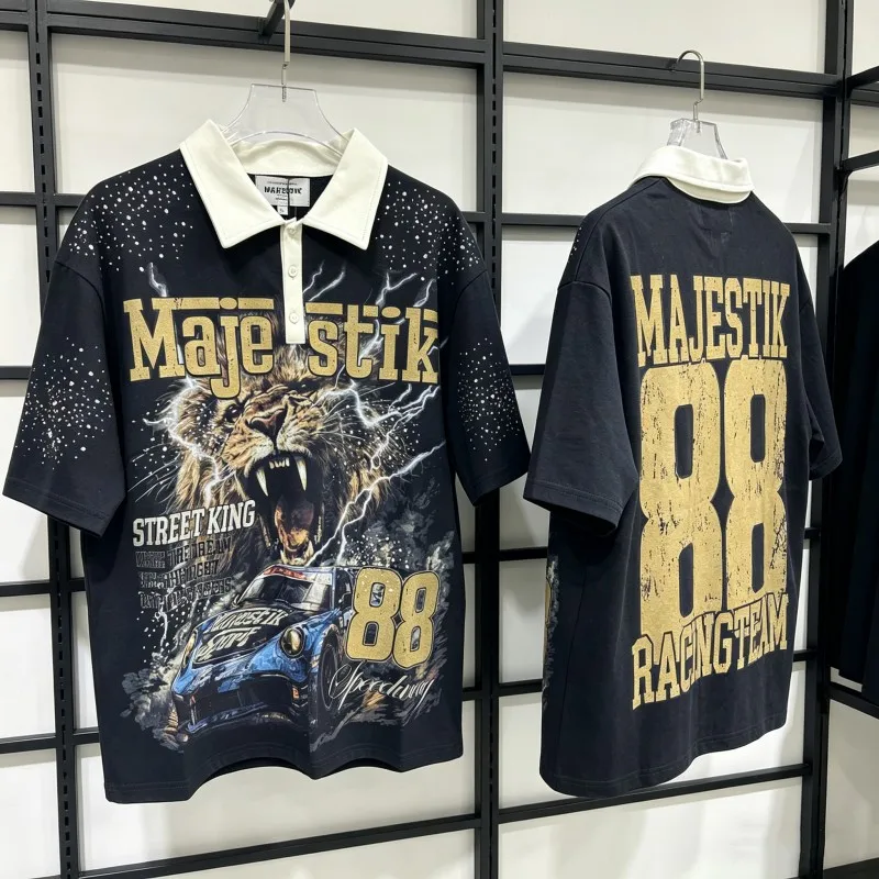 New MAJESTIK Tshirts Lion Racing Print Fading No. 88 Lapel Short Sleeve Men Women Street Outfit Rhinestone Letter Top Tees
New MAJESTIK Tshirts Lion Racing Print Fading No. 88 Lapel Short Sleeve Men Women Street Outfit Rhinestone Letter Top Tees