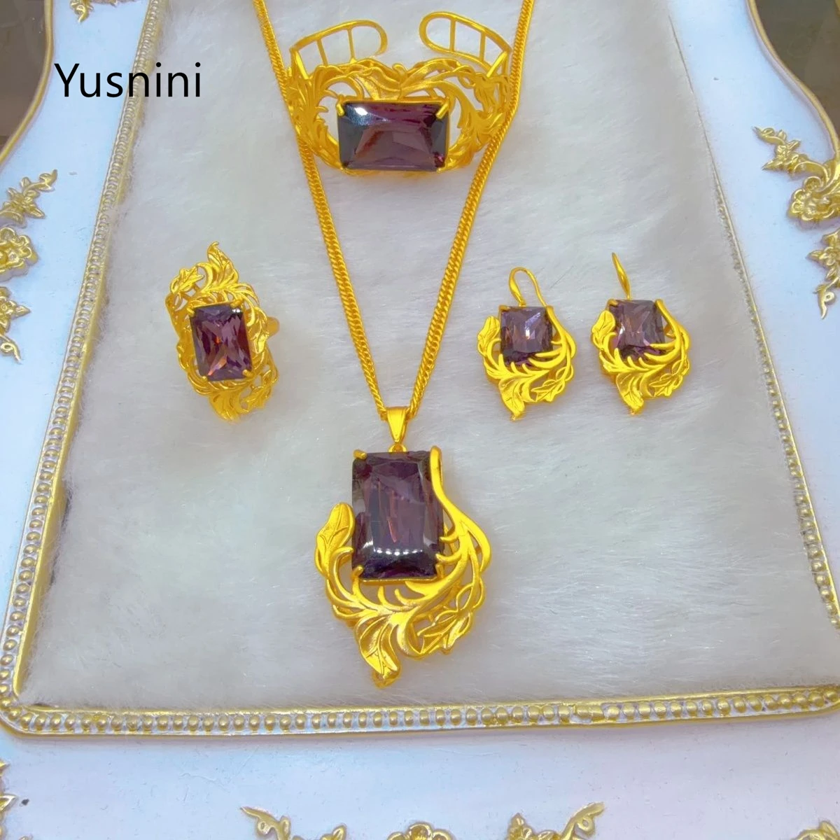 New Fashion Dubai French 24K Gold Plated Necklace Earrings Rings Bracelet Exquisite Wedding Party Jewelry Set for Beloved 333
New Fashion Dubai French 24K Gold Plated Necklace Earrings Rings Bracelet Exquisite Wedding Party Jewelry Set for Beloved 333