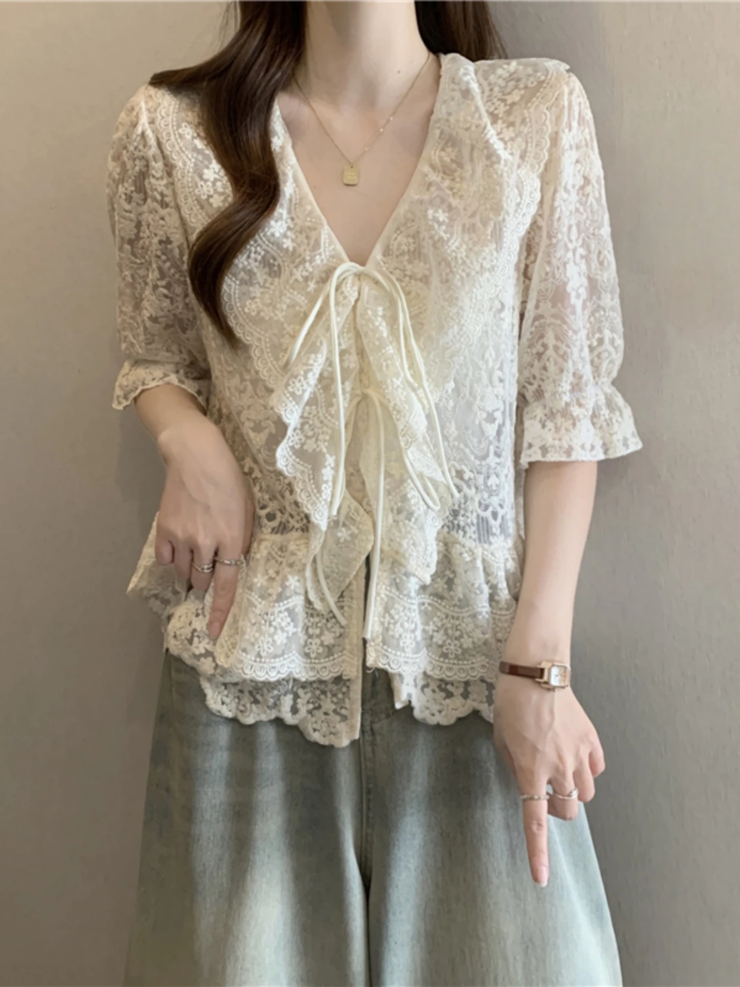 Ruffle Hem V-Neck Short Sleeve Lace Shirt Women's Summer 2026 plus Size Slimming High-End Feel Korean Style Commute Wind
Ruffle Hem V-Neck Short Sleeve Lace Shirt Women's Summer 2026 plus Size Slimming High-End Feel Korean Style Commute Wind