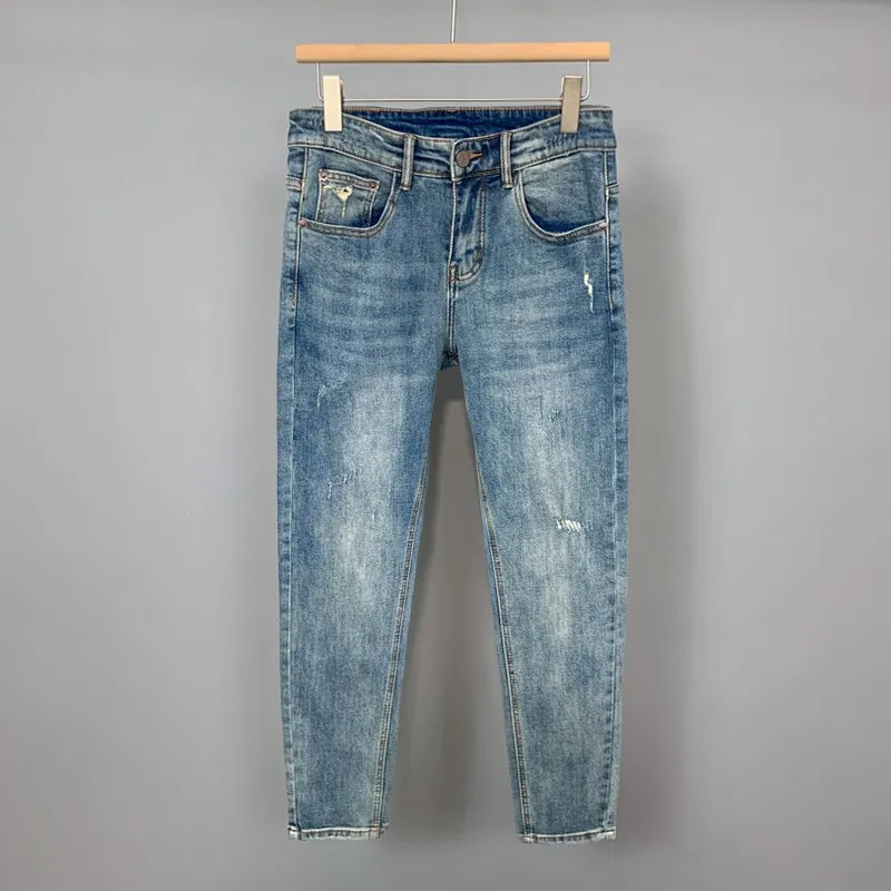 Men's Spring Blue Washed Nine-Piece Jeans Elastic Slim Fit Trendy Retro Style V- Waist Cut-Off Denim Pants
Men's Spring Blue Washed Nine-Piece Jeans Elastic Slim Fit Trendy Retro Style V- Waist Cut-Off Denim Pants